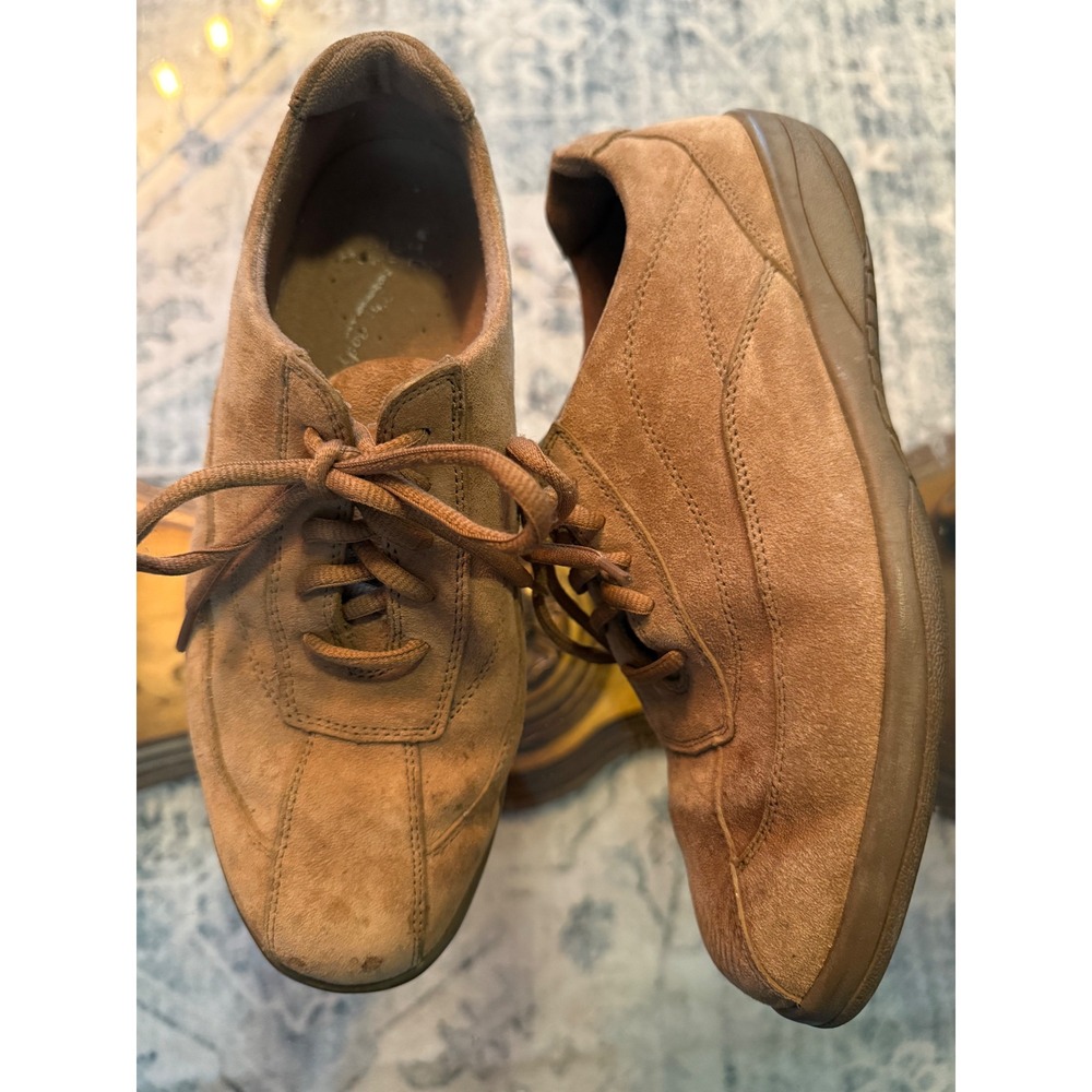 Hush Puppies The Body Shoe Womens 7.5W Brown Suede Walking Sneakers 56449